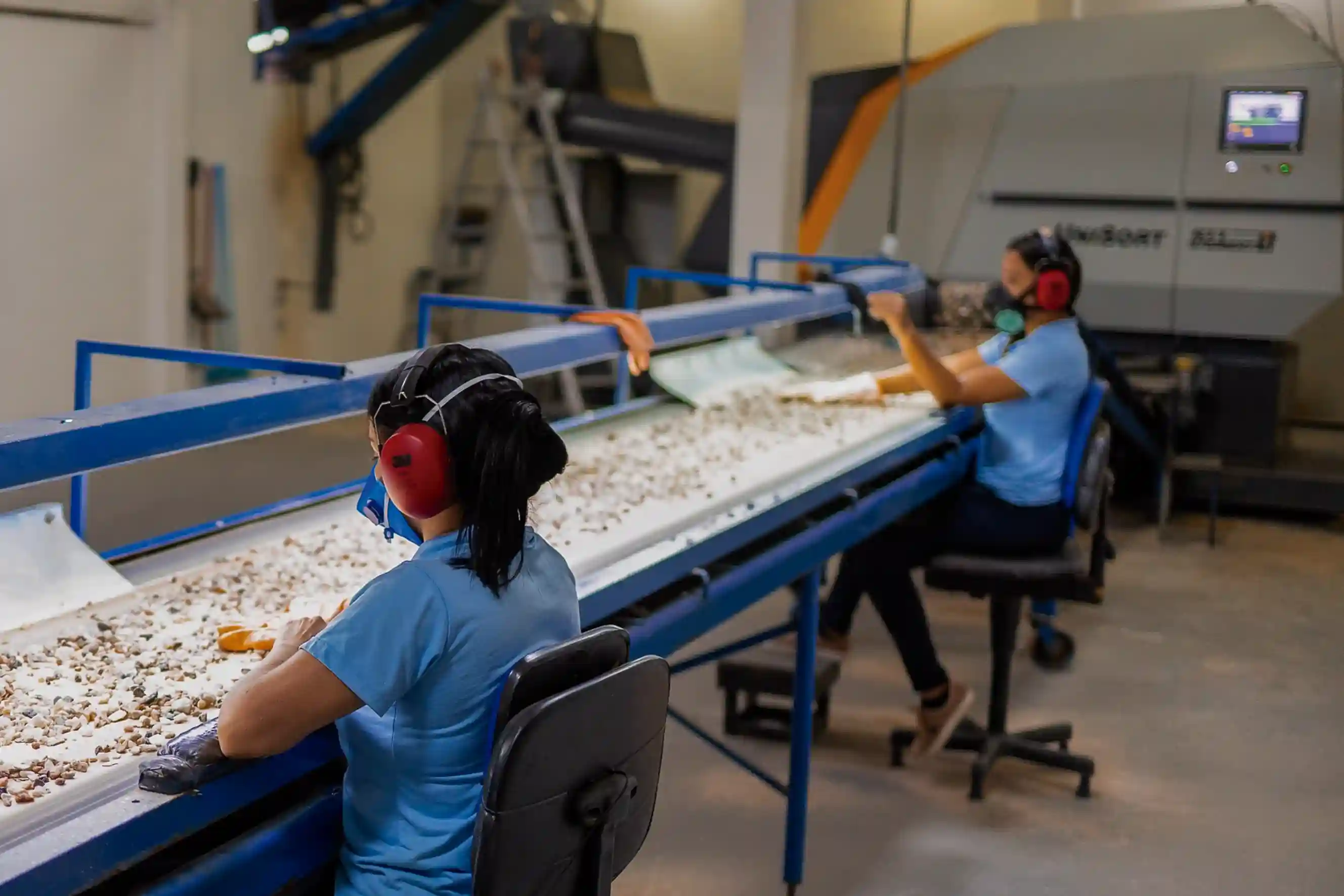 Máquina Seletora UniSort STEINERT. Sistema de tecnologia alemã responsável pela separação da Turmalina Paraiba bruta milimetrada por meio de sensores ópticos altamente sensíveis.